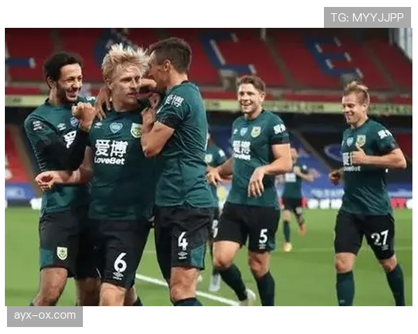 英超热门球队本赛季表现稳健，争冠与欧战资格竞争持续升温