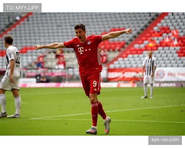 莱万多夫斯基国家队首秀表现稳健，开启国际赛事征程